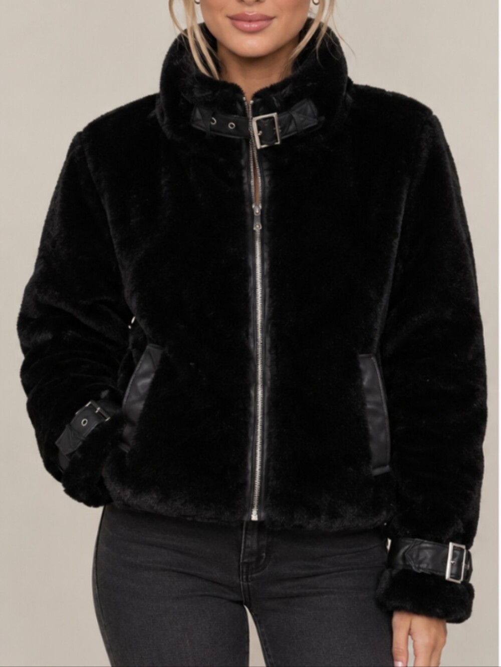 Super Super Beautiful Plush Faux Fur Zip-Up Jacket in Black